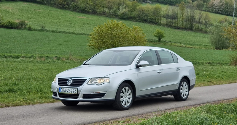 Volkswagen Passat cena 8999 przebieg: 350300, rok produkcji 2006 z Wałbrzych małe 56